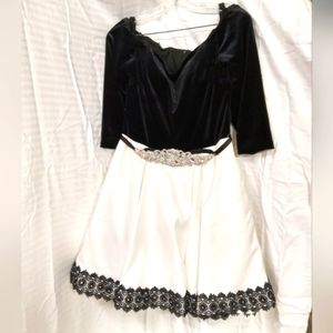 Abby Paris Vintage Dress,Off-Shoulder Short ,Flare,Lined Rhinestone Band Sz M/10